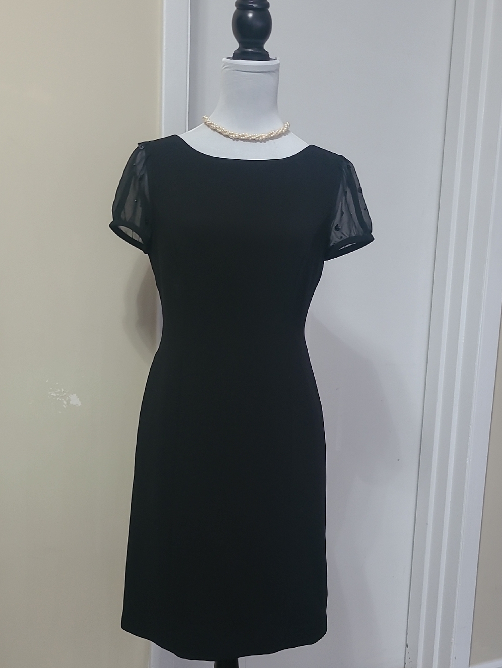 Elegant Black Midi Dress with Sheer Short Sleeves Size 4 TAHARI